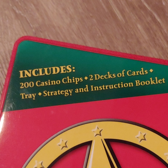 Texas Hold Em Game Set w/Poker Chips & Cards - Picture 2 of 5